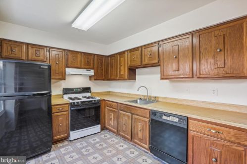 15901 Indian Hills Ter, Rockville MD 20855-2626 exterior