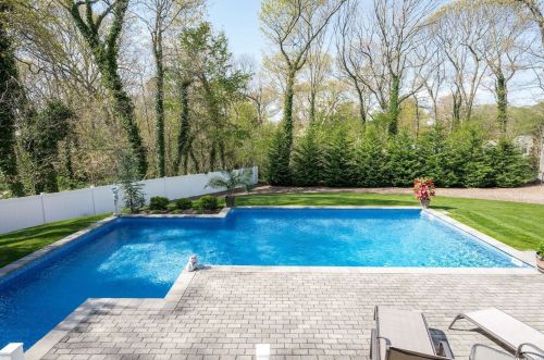 31 Craig Dr, Huntington Station NY 11746-4704 exterior