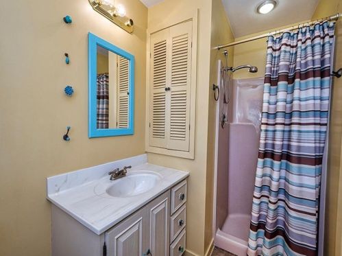 590 Clemson Dr, Pittsburgh PA 15243-1736 exterior