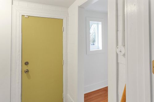 1812 Thomas Ave, Milwaukee WI  53211-4358 exterior