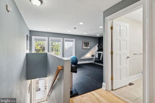 128 Bainbridge St, Philadelphia PA  19147-2402 exterior