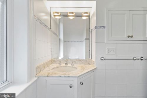 3021 Cambridge Pl, Washington DC  20007-2914 exterior