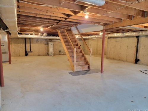 39 Nicole Rd, New Britain CT  06053-1475 exterior