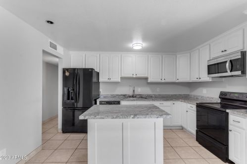 13220 40 Way, Phoenix AZ 85050-7233 exterior