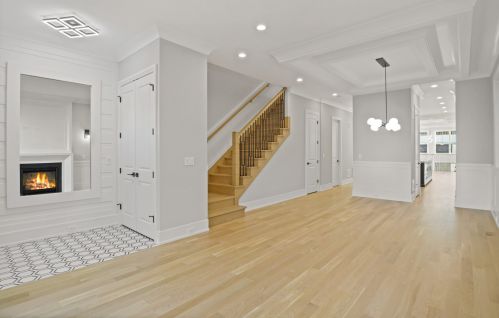 1323 Nelson St, Chicago IL 60657-3103 exterior