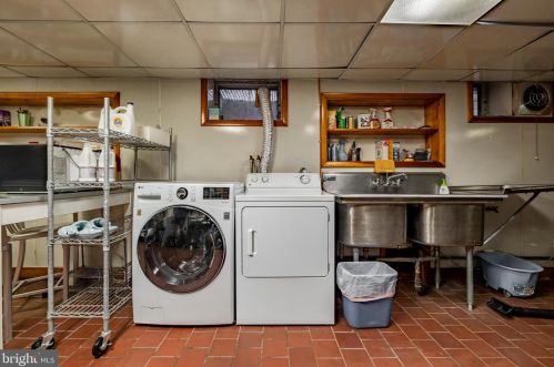 526 Girard Ave, Philadelphia PA 19130-1617 exterior