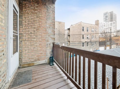 3901 Fremont St, Chicago IL  60613-3015 exterior