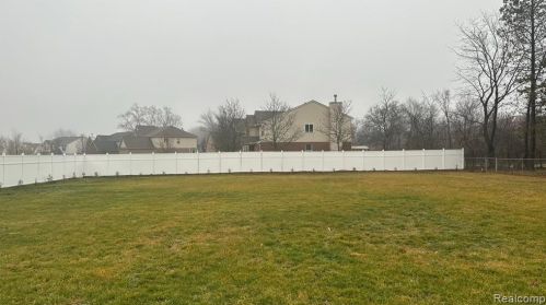 520 Auburn Rd, Rochester MI 48307-5302 exterior