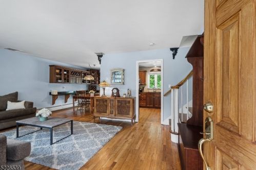 63 Edgewood Dr, Florham Park, NJ 07932-2126