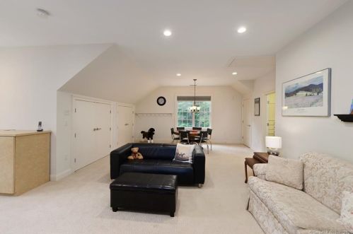 101 Somersby, Farmington CT 06032-2756 exterior