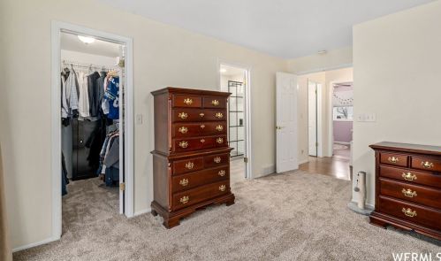 2390 Summer Oak Cir, Sandy UT 84092-5671 exterior