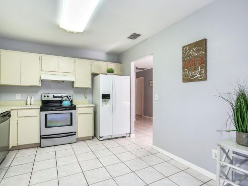 9114 Camino Villa Blvd, Tampa FL 33635-1066 exterior