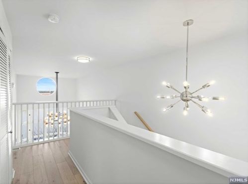 311 Nelson Ct, Edgewater NJ  07020-1618 exterior