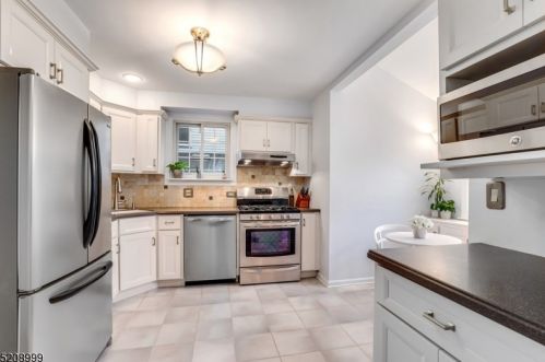 16 Fitzrandolph Rd, Town Center NJ  07052-3509 exterior