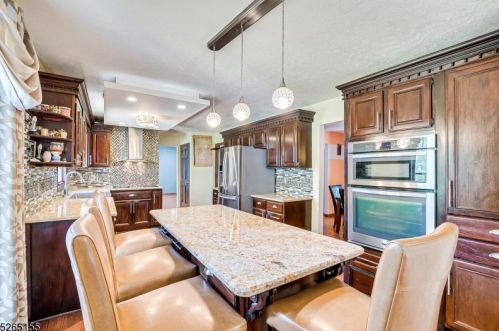 48 Morgan Ln, Bridgewater NJ 08807-3008 exterior