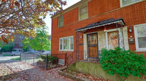 1901 Sunnyside Ave, Chicago IL 60630-3923 exterior