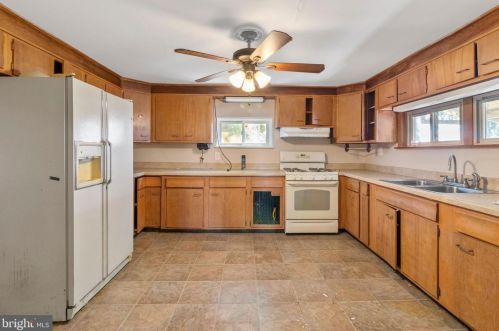 227 Lemonte St, Philadelphia PA 19128-4519 exterior