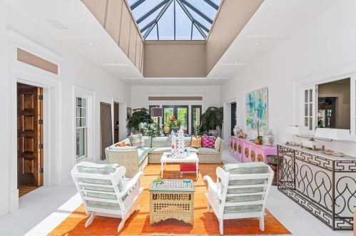 2729 Log Cabin Dr, Atlanta GA exterior