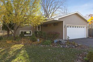 611 Bighorn Dr, Chanhassen, MN 55317-9700