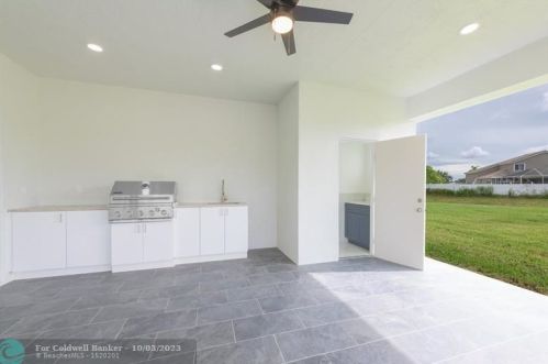 2470 Webster Ln, Fort Pierce FL 34953-5751 exterior