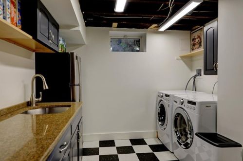 690 Angell St, Providence RI 02906-5309 exterior