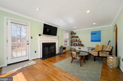 7312 Mallory Cir, Alexandria VA 22315-4704 exterior