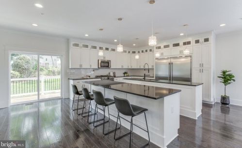 907 Gilbert Rd, Rockville MD  20851-1315 exterior