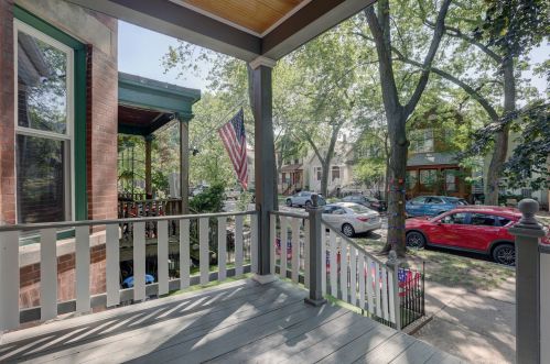 1934 Newport Ave, Chicago IL  60657-1026 exterior