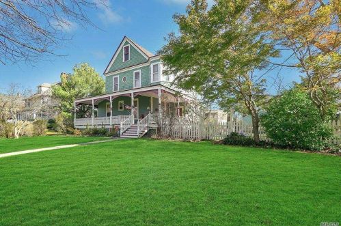 67 Carll Ave, Babylon, NY 11702-3402