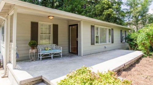 1610 Belle Isle Cir, Atlanta GA  30329-2526 exterior