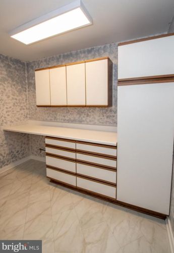 699 Longview Dr, Huntingdon Valley PA 19006-2219 exterior