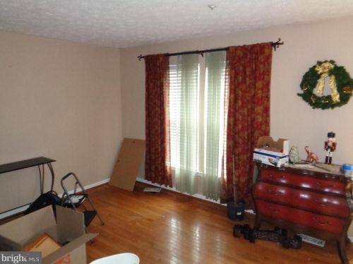 211 Foxtree Dr, Glen Burnie, MD 21061-6344