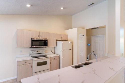 1826 Leafy Rd, Fort Pierce FL  34953-1392 exterior