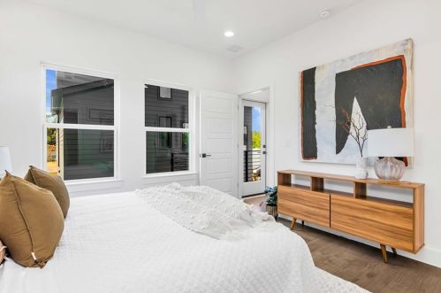 1308 13 St, Austin TX 78702-2553 exterior