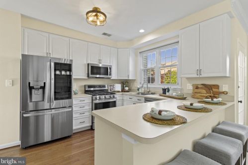 7433 Dunnington Pl, Alexandria VA  22315-5248 exterior