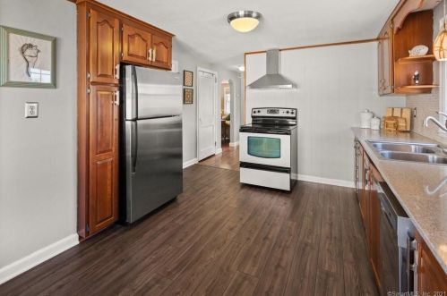 68 Irving St, Manchester CT 06042-3029 exterior