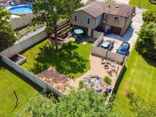 639 Pikeview Dr, Pittsburgh, PA 15239-1329