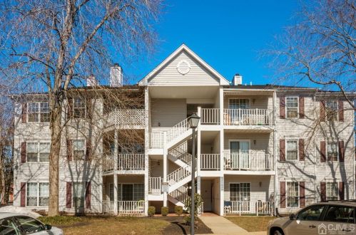 242 Kempsey Dr, New Brunswick NJ  08902-4220 exterior