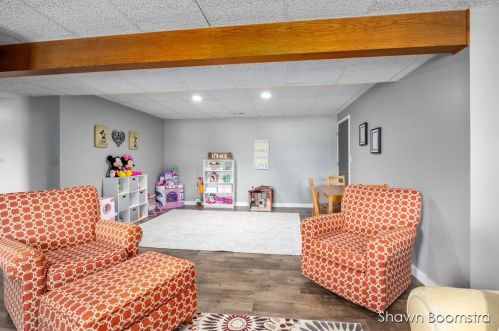 7497 Sunview Dr, Grand Rapids MI 49548-7382 exterior