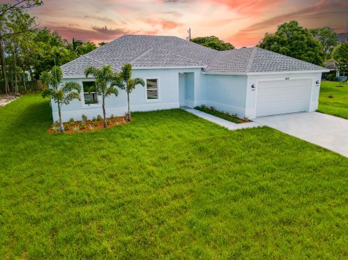 1696 Burlington St, Fort Pierce, FL 34984-3559