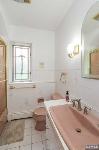 176 Chestnut St, Demarest NJ 07627-1035 exterior