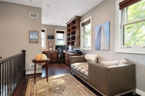 819 Castlewood Ter, Chicago IL  60640-4216 exterior