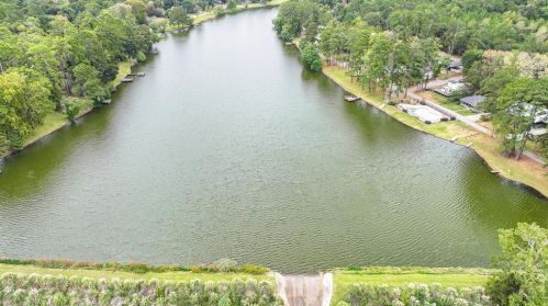 1410 Pne Lk Cir, Montgomery TX 77316-2774 exterior