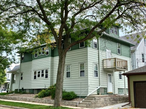2977 Newhall St, Milwaukee, WI 53211-3224