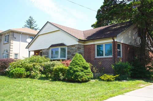 72 Margaret Dr, Valley Stream, NY 11580-1741