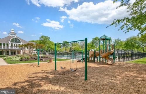 7513 Cross Gate Ln, Alexandria VA 22315-4619 exterior