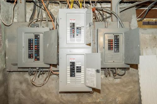 74 Hollis St, Woonsocket RI 02895-5831 exterior