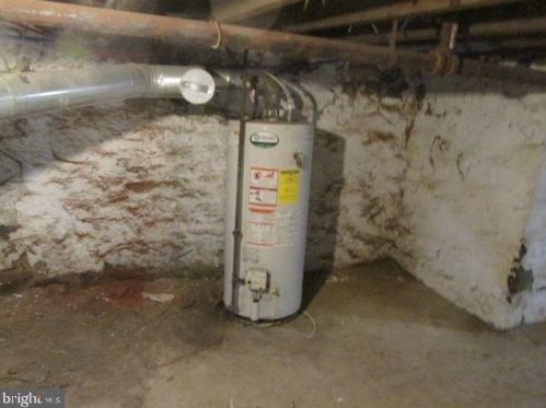 198 Hanover St, Trenton NJ 08608-1704 exterior