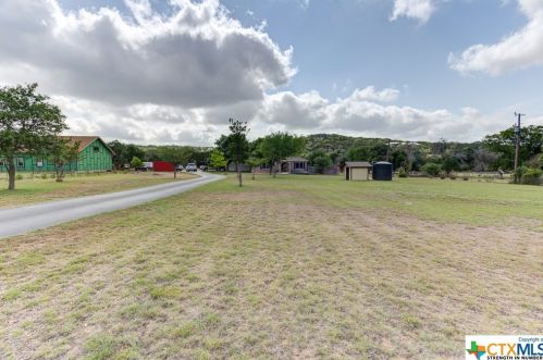 32070 Jay Bird Ln, Spring Branch, TX 78163-4635