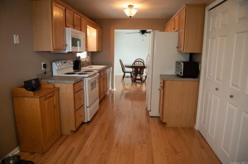 191 Schutt Rd, Middletown NY 10940-2551 exterior